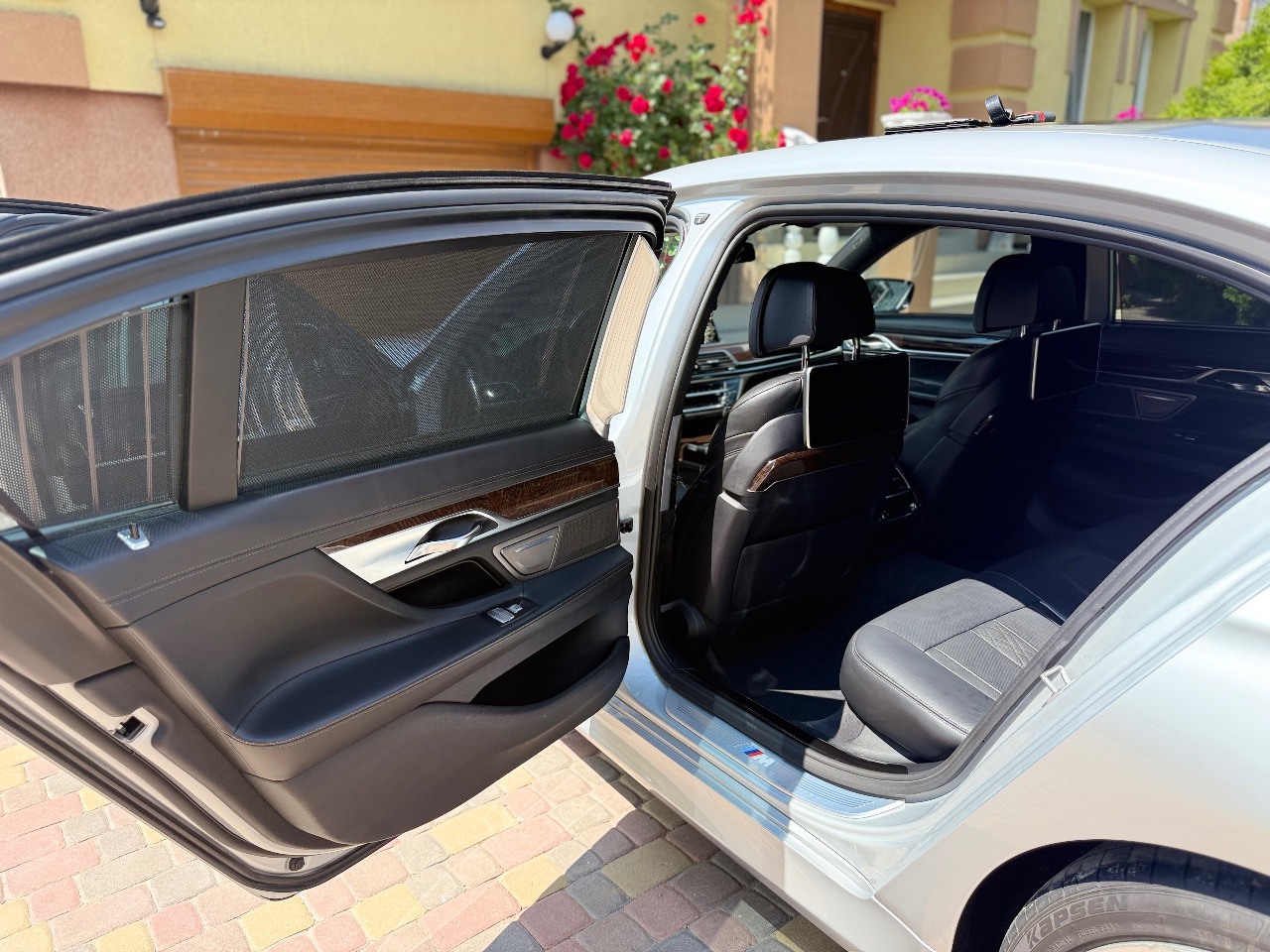 BMW 7 серії - фото 1