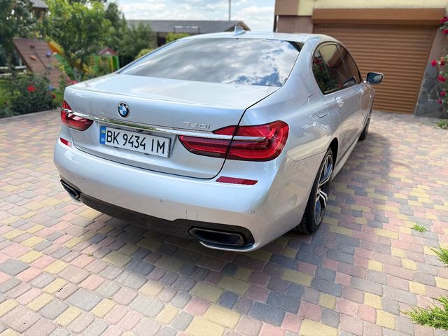 BMW 7 серії - фото 2