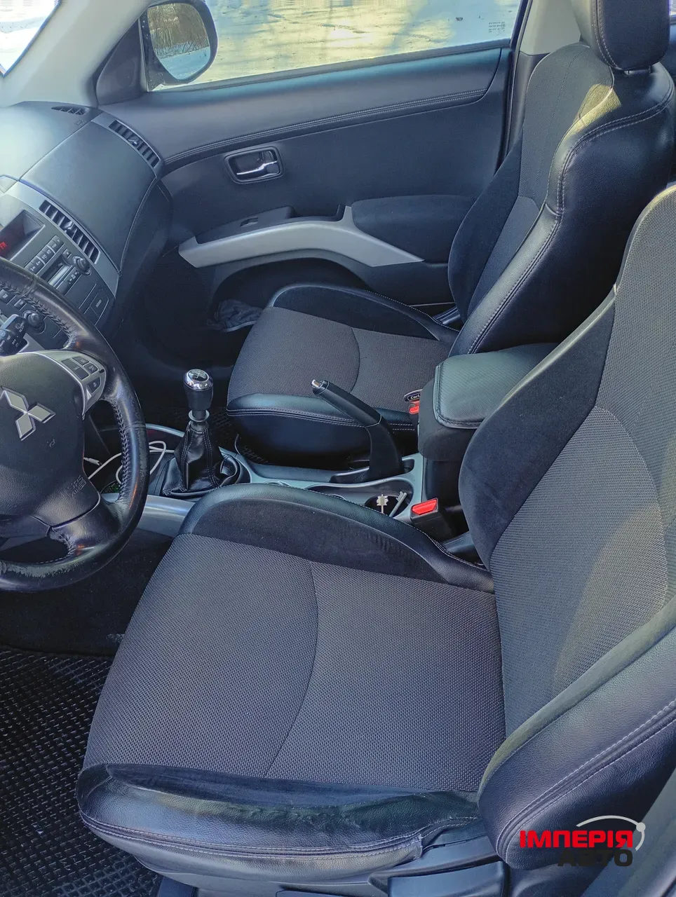 Mitsubishi Outlander - фото 7