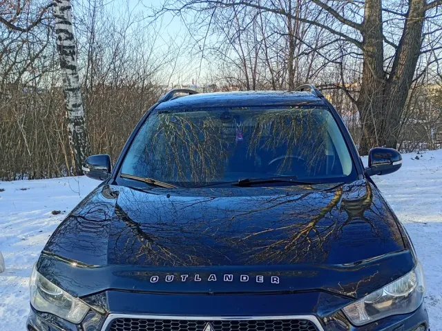 Mitsubishi Outlander - фото 1