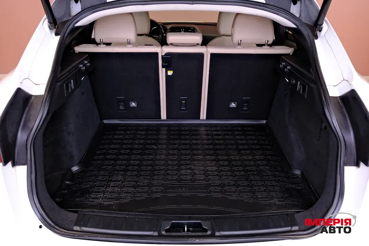 Jaguar F-Pace - фото 9