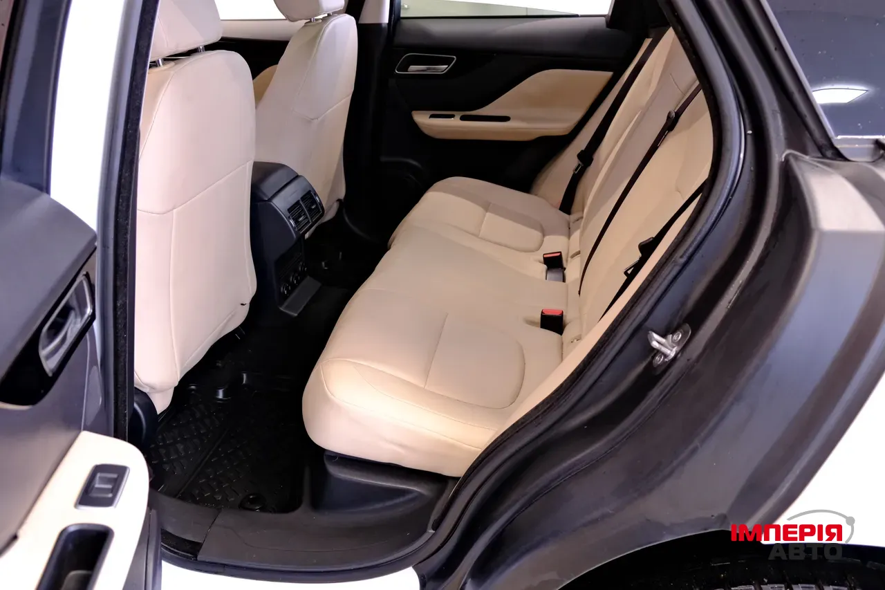 Jaguar F-Pace - фото 8