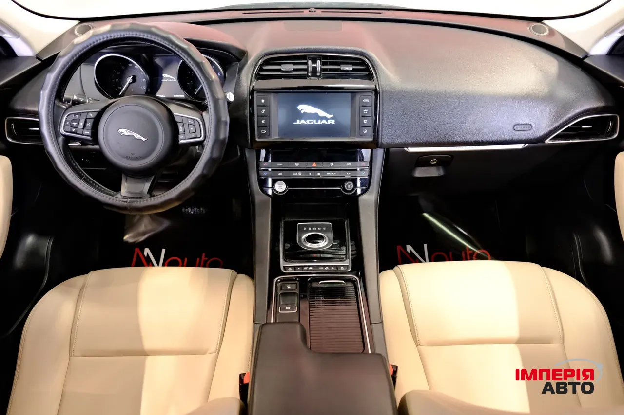 Jaguar F-Pace - фото 7