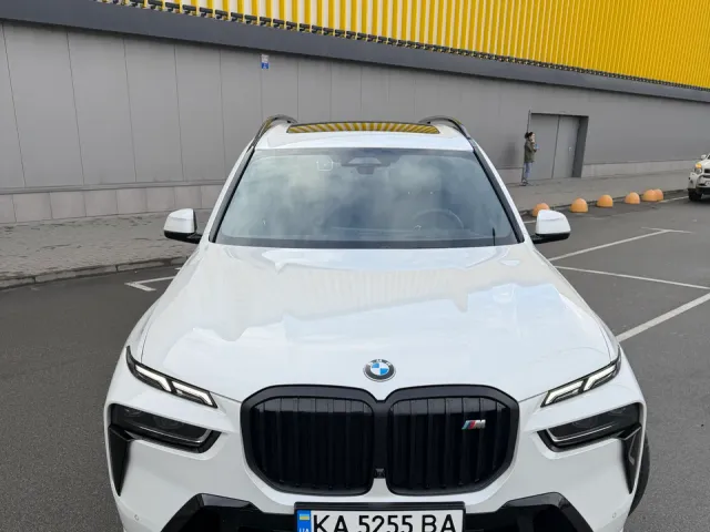 BMW X7 - фото 1