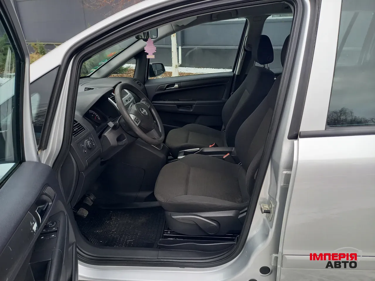 Opel Zafira - фото 12