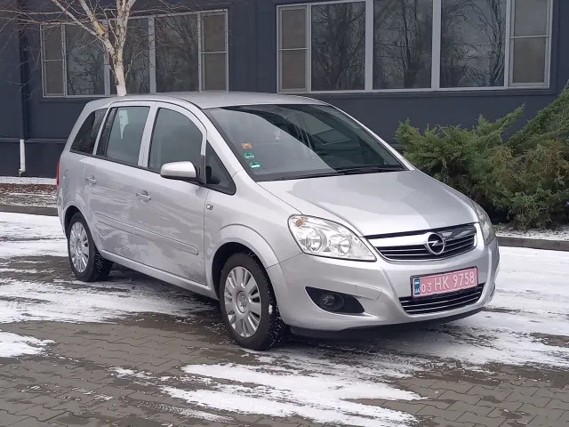 Opel Zafira - фото 1