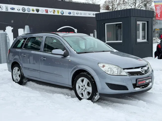 Opel Astra - фото 1