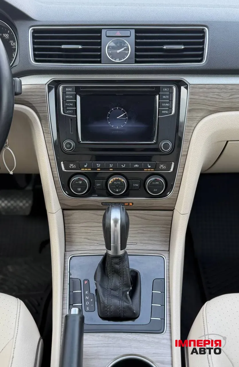 Volkswagen Passat - фото 12