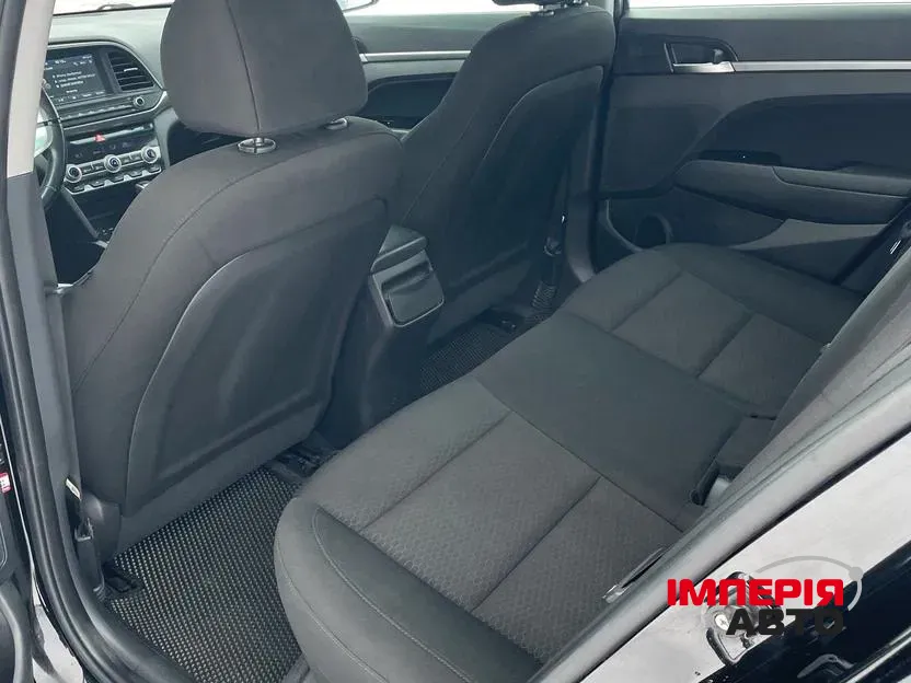 Hyundai Elantra - фото 7