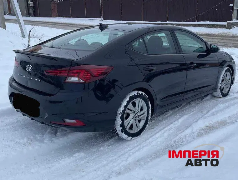 Hyundai Elantra - фото 2