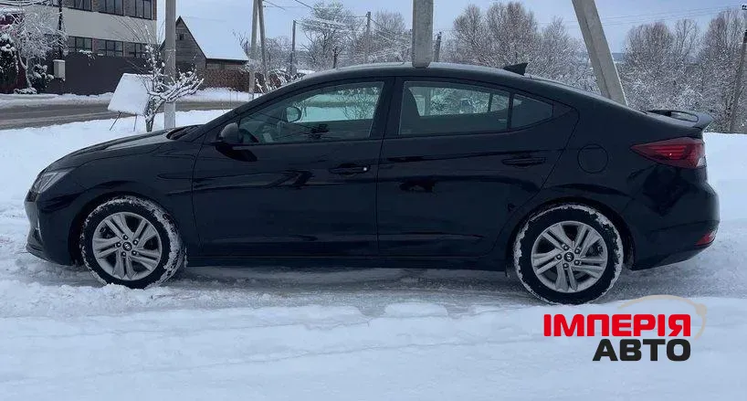 Hyundai Elantra - фото 3