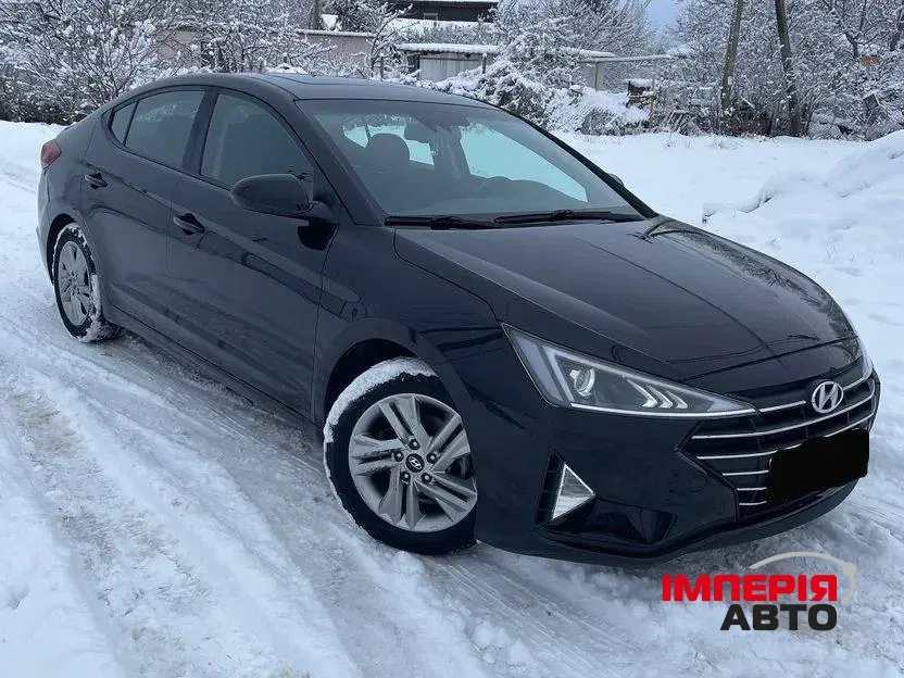 Hyundai Elantra - фото 1