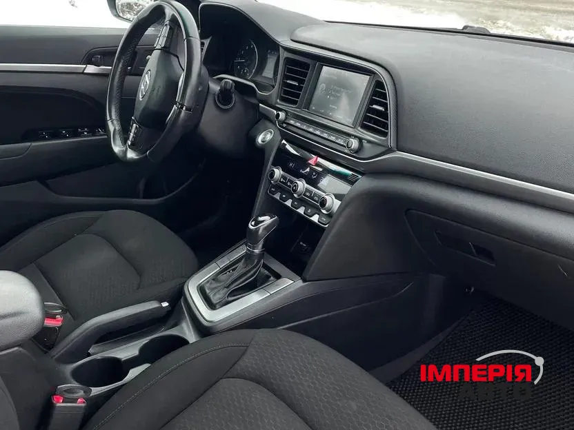Hyundai Elantra - фото 8