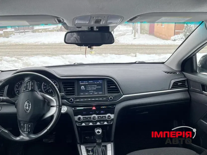 Hyundai Elantra - фото 6