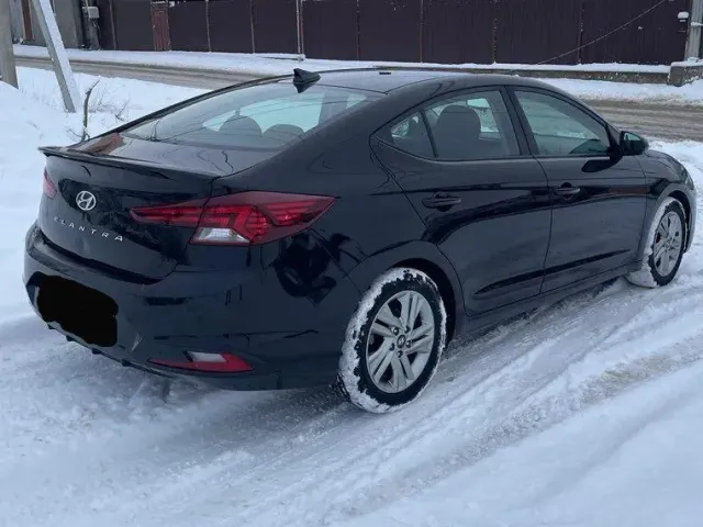 Hyundai Elantra - фото 2