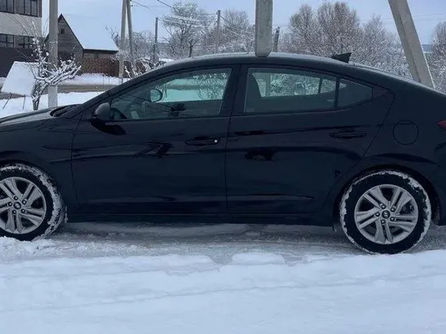 Hyundai Elantra - фото 3