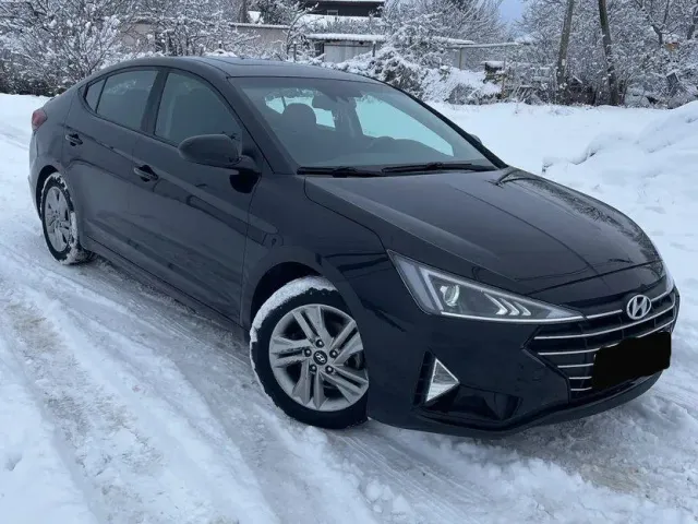 Hyundai Elantra - фото 1