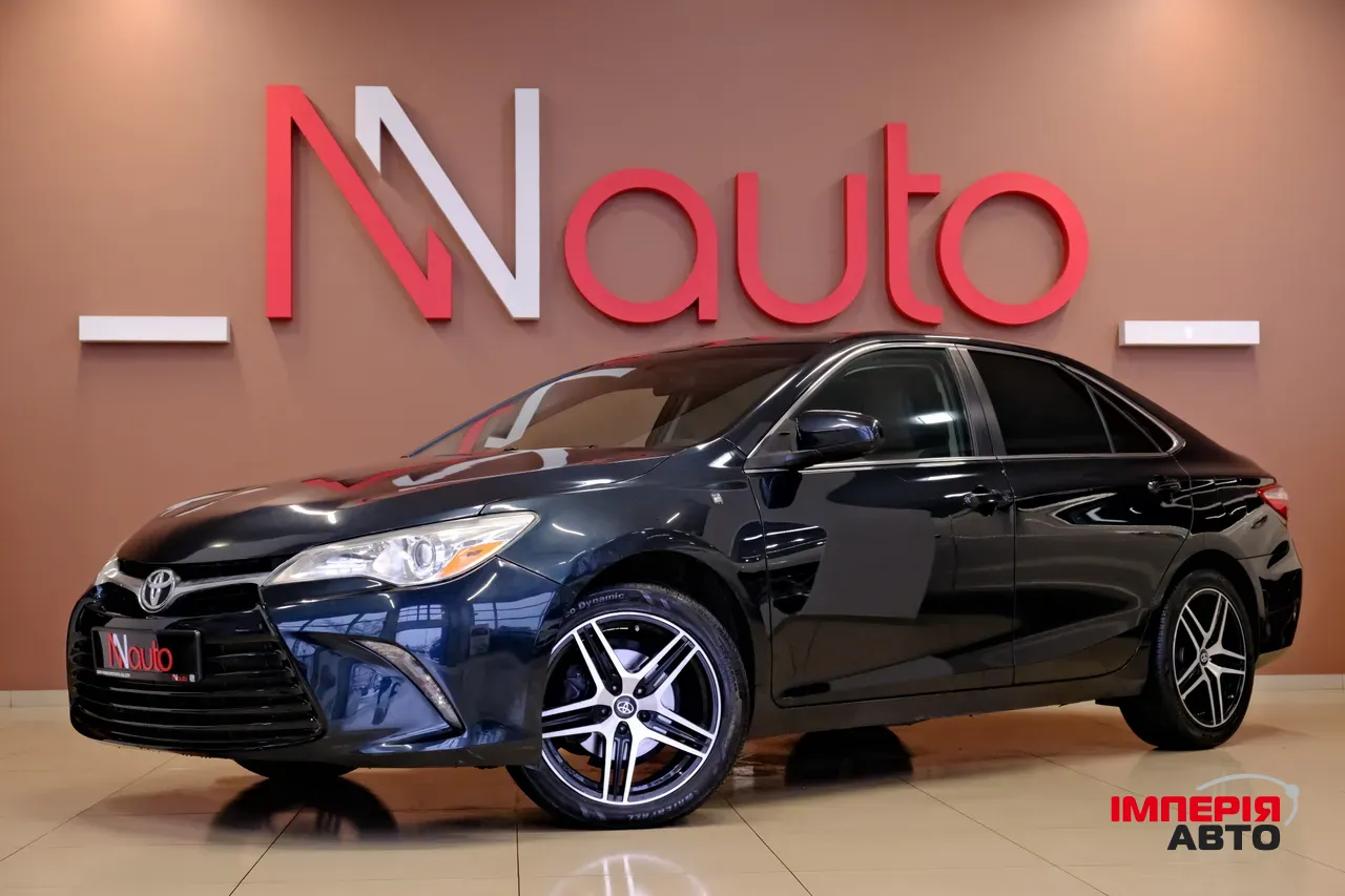 Toyota Camry - фото 1
