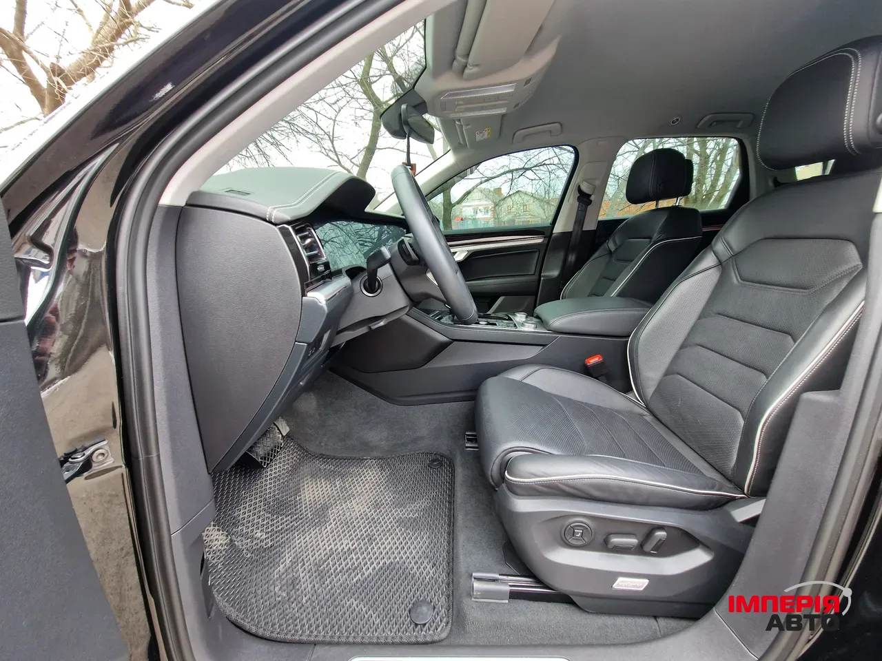 Volkswagen Touareg - фото 13