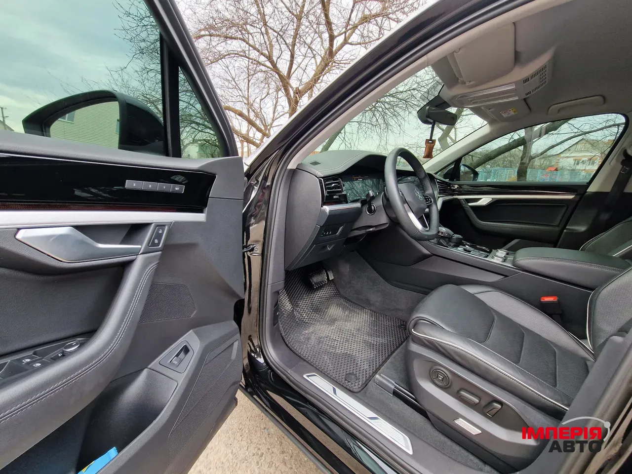 Volkswagen Touareg - фото 12