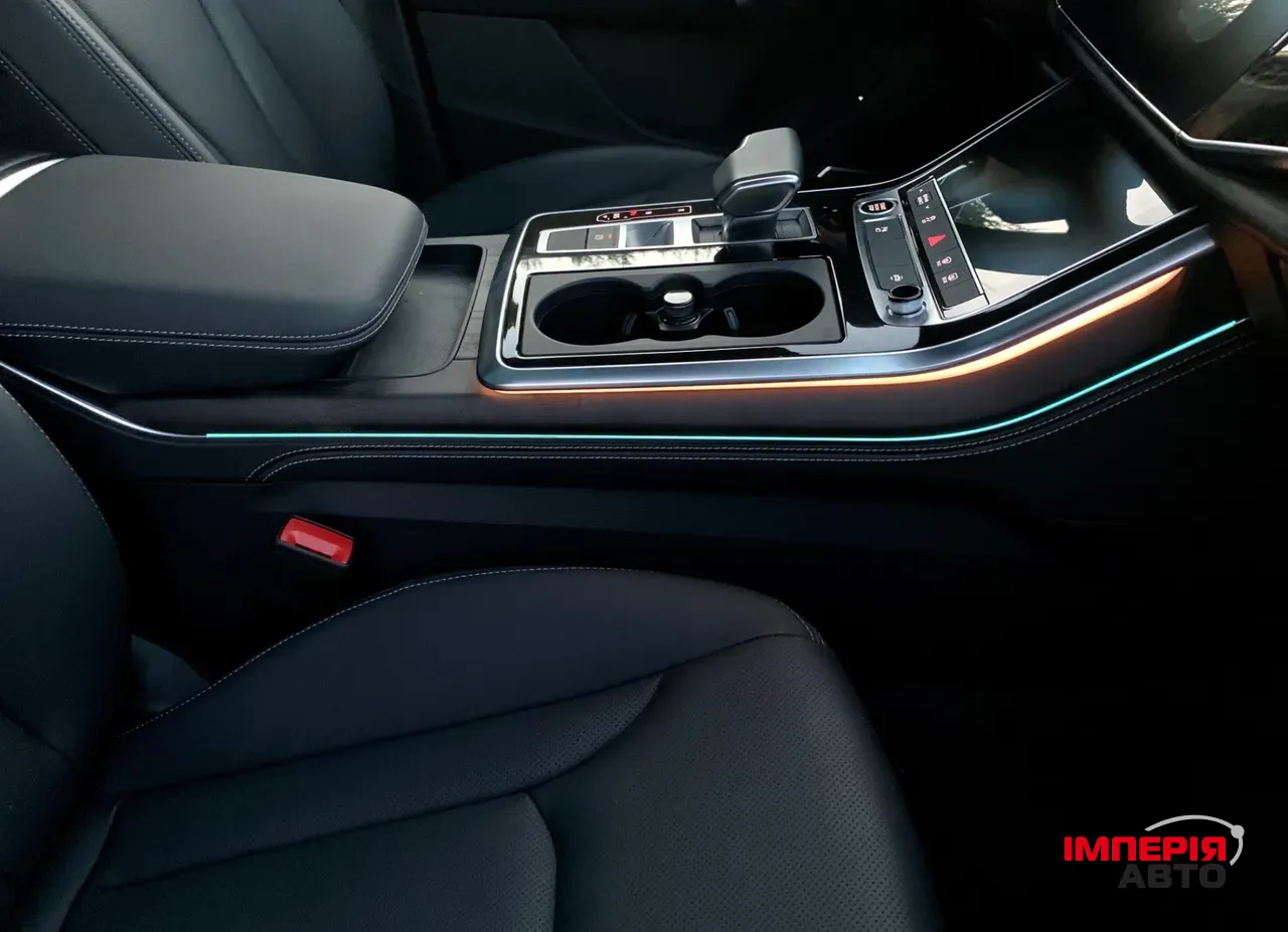 Audi Q7 - фото 16