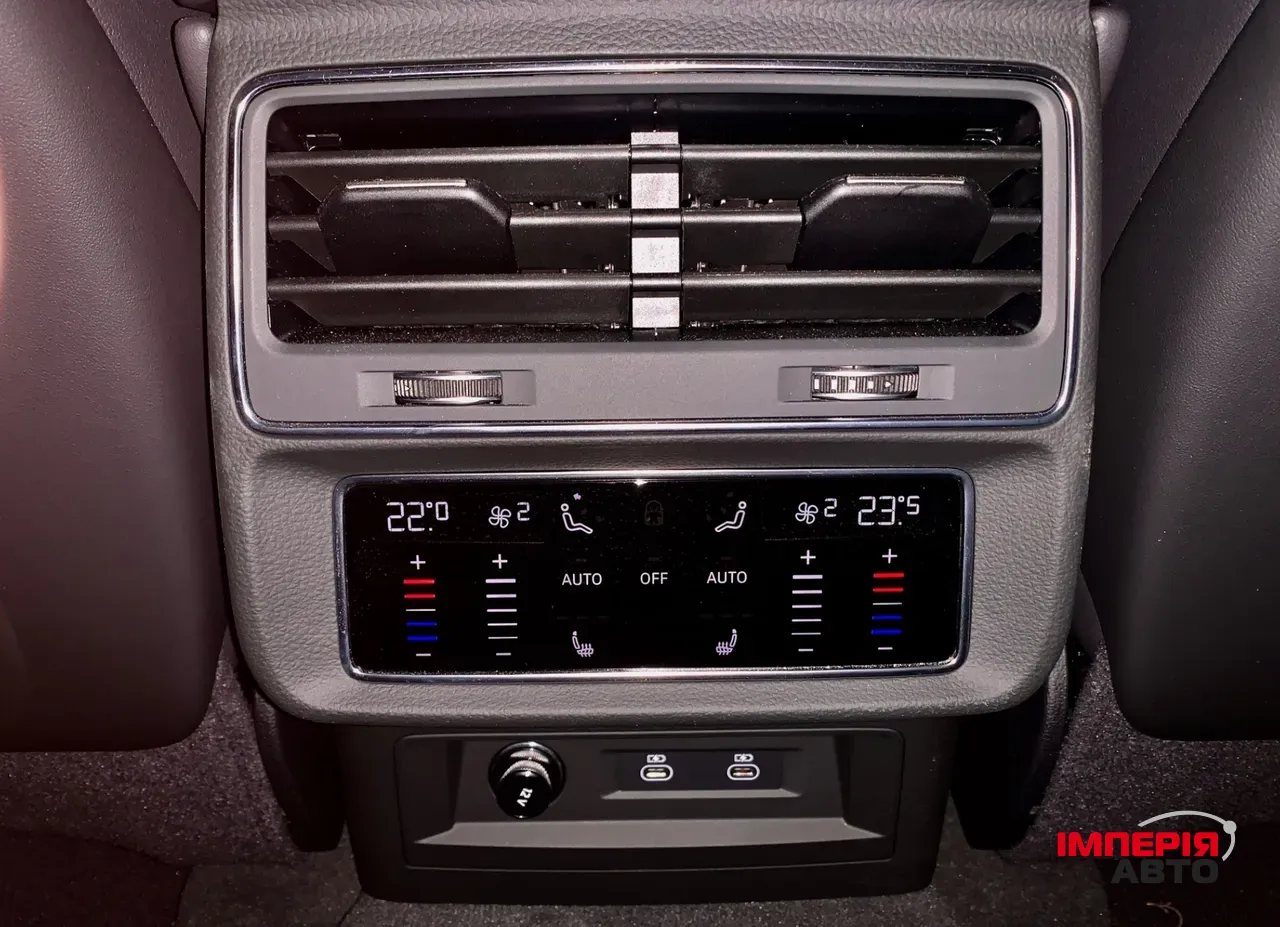 Audi Q7 - фото 25