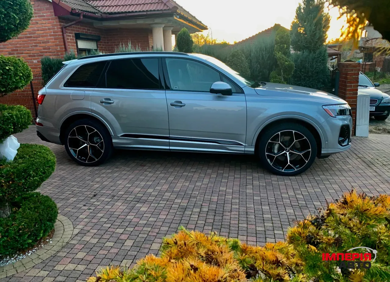 Audi Q7 - фото 8