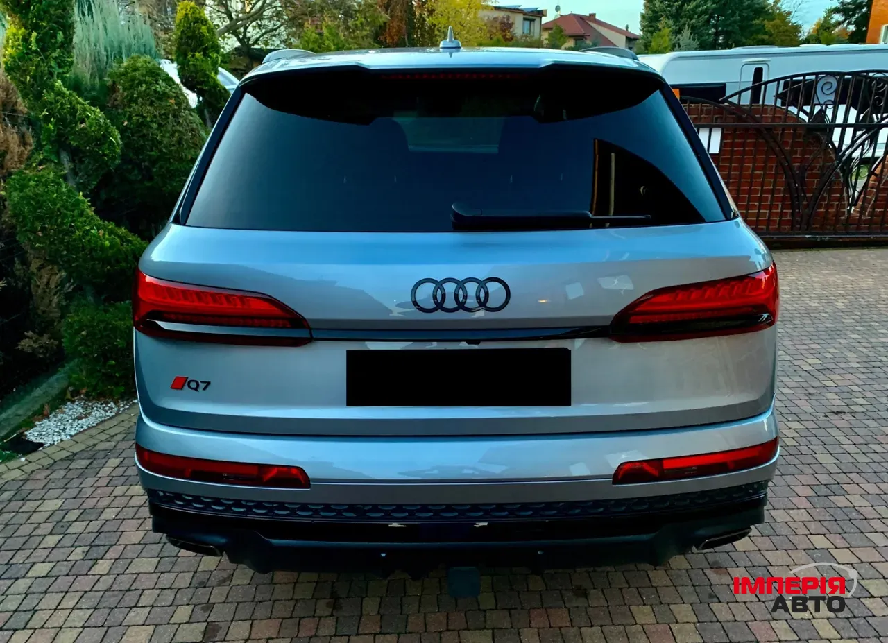 Audi Q7 - фото 11