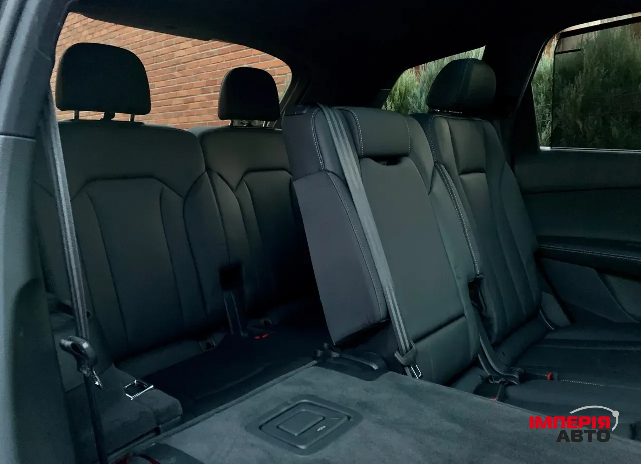 Audi Q7 - фото 18