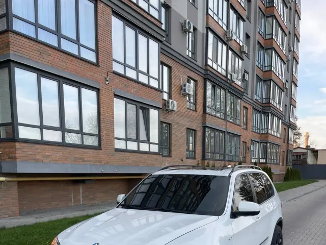 BMW X5 - фото 1