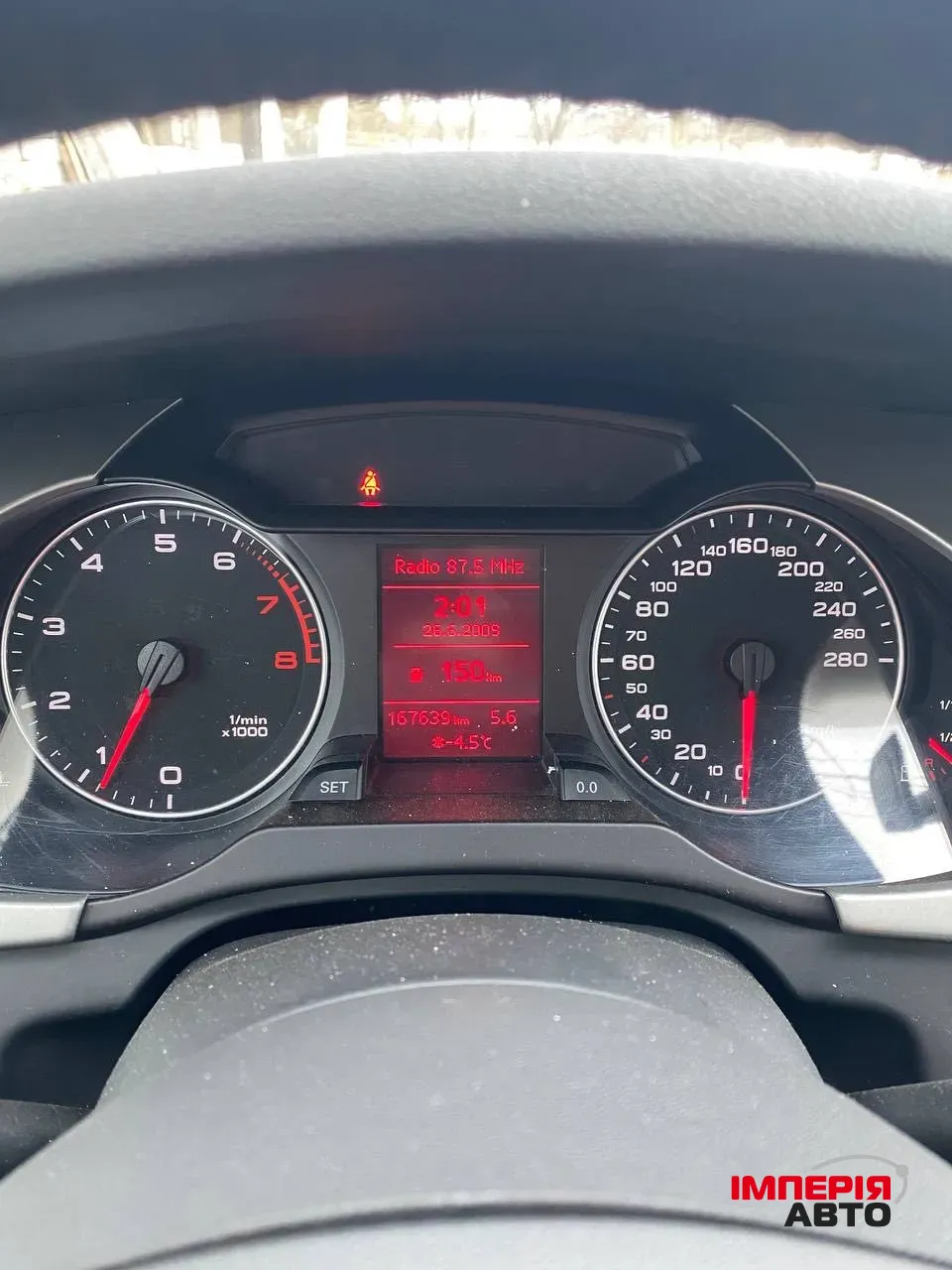 Audi A4 - фото 8