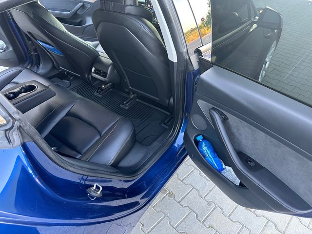 Tesla Model 3 - фото 5