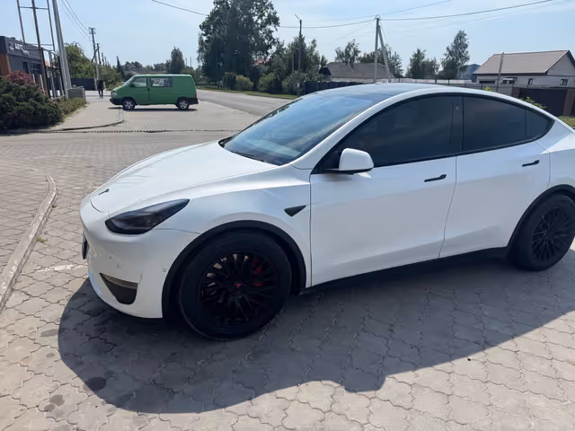 Tesla Model Y - зображення 1