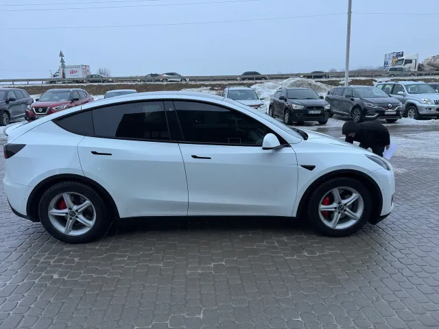 Tesla Model Y - фото 5