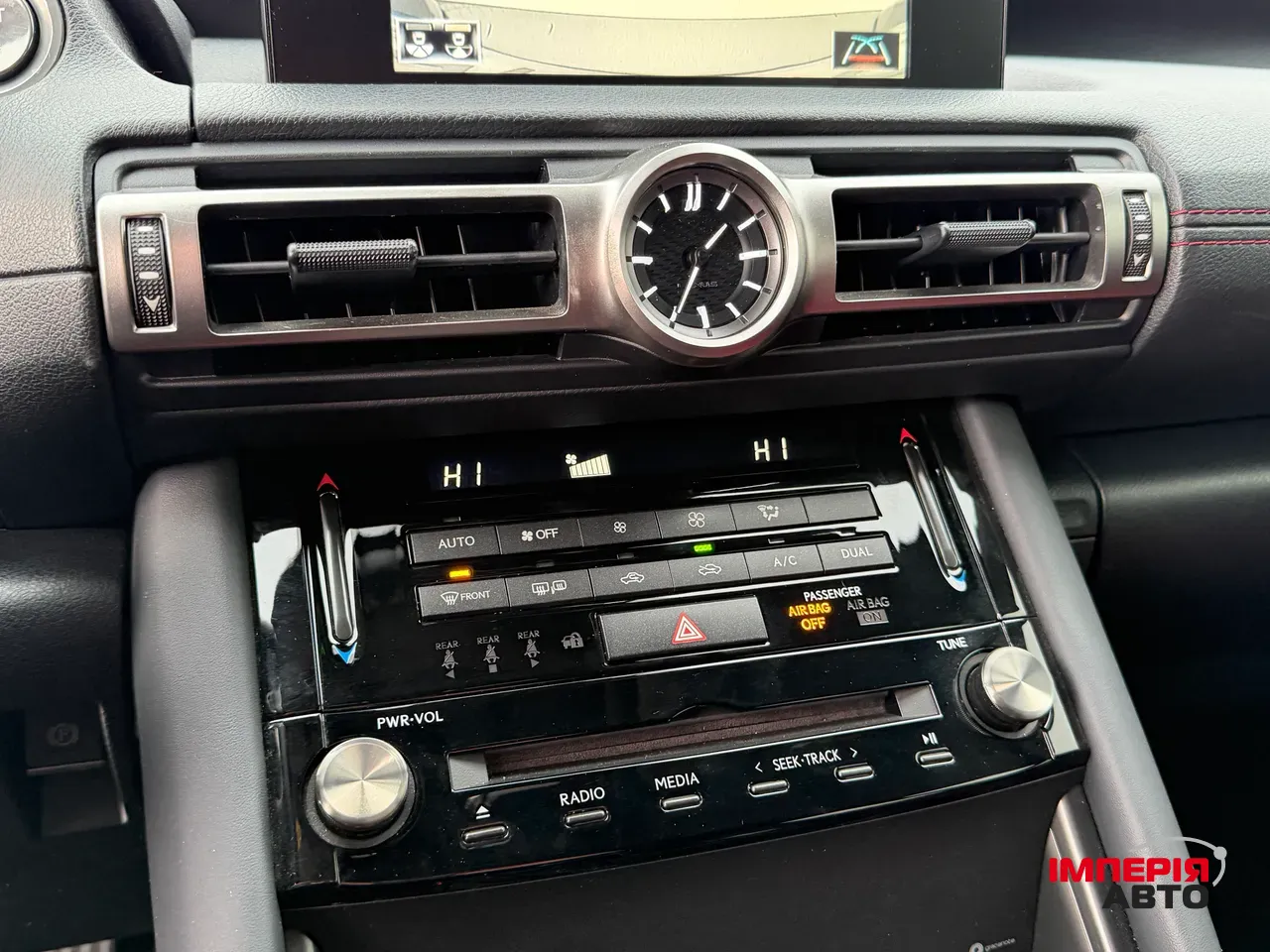 Lexus IS - фото 11