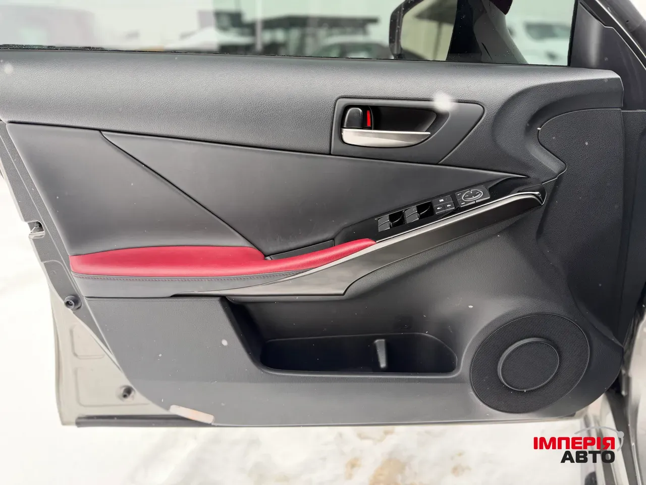 Lexus IS - фото 5