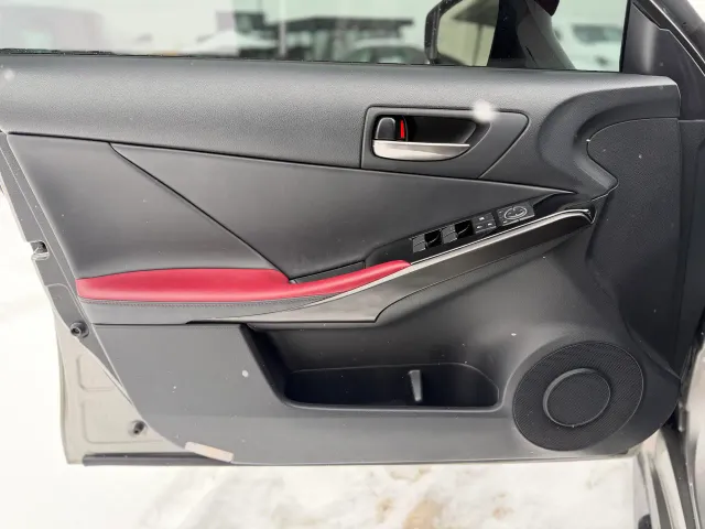 Lexus IS - фото 5