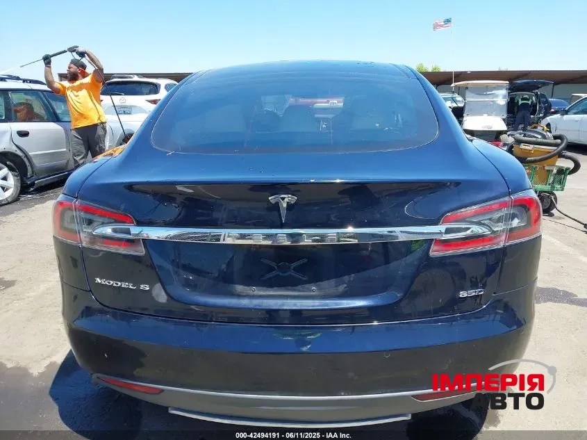 Tesla Model S - фото 10