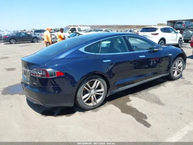 Tesla Model S - фото 4