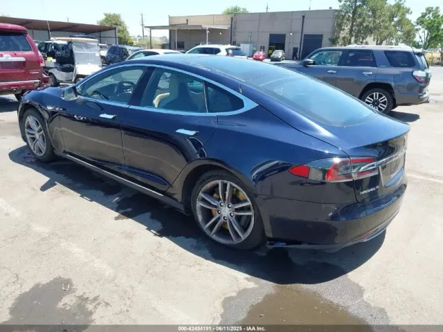 Tesla Model S - фото 3