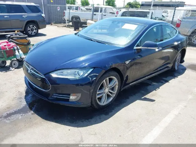 Tesla Model S - фото 2