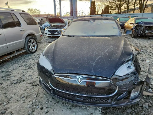 Tesla Model S - фото 4