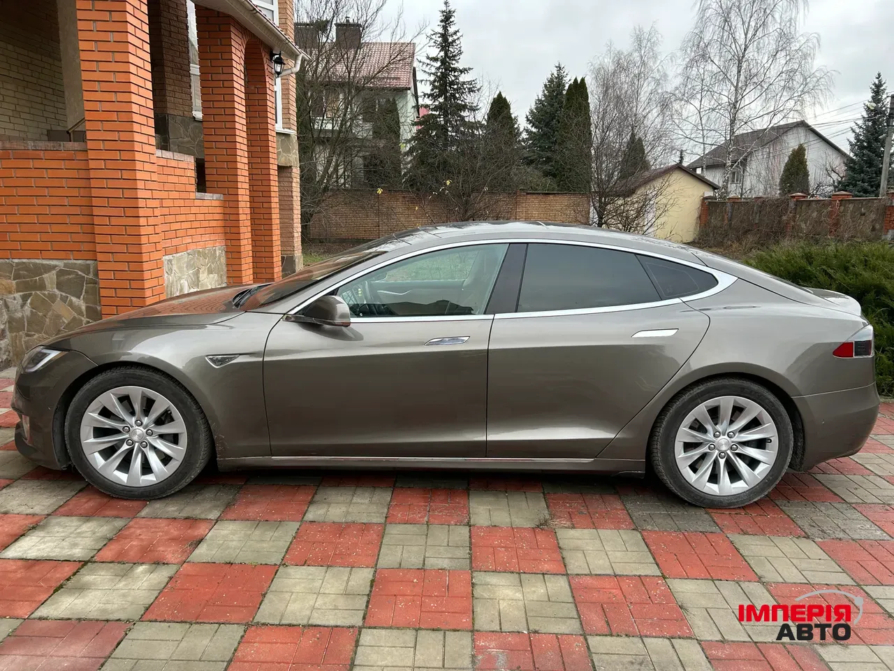 Tesla Model S - фото 8
