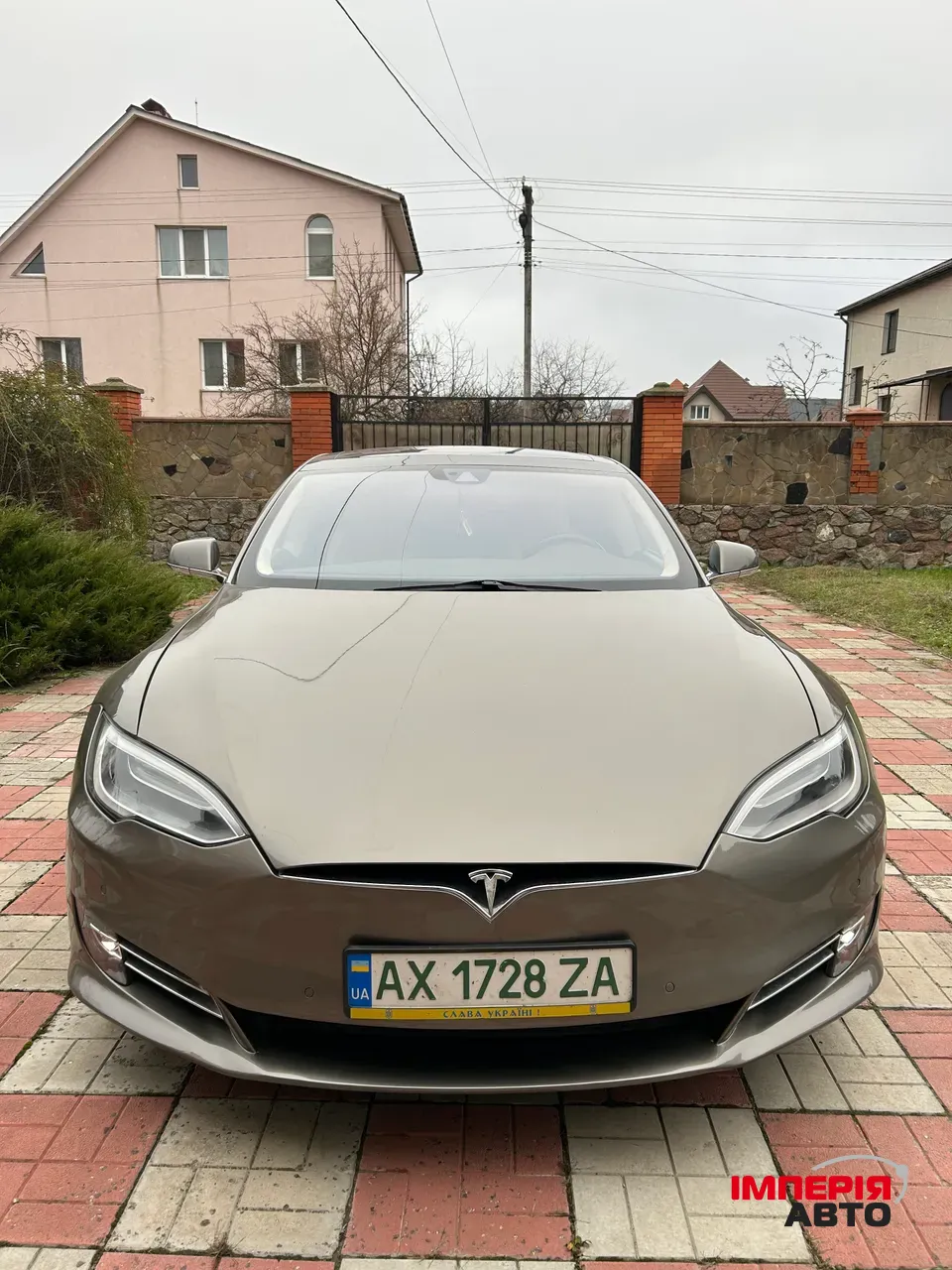 Tesla Model S - фото 1