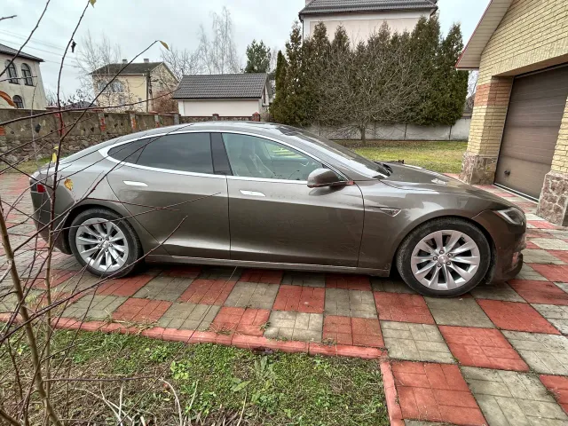Tesla Model S - фото 4