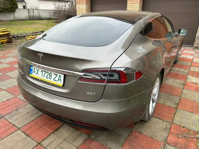 Tesla Model S - фото 5