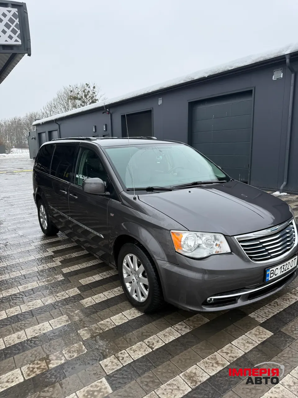 Chrysler Town & Country - фото 3