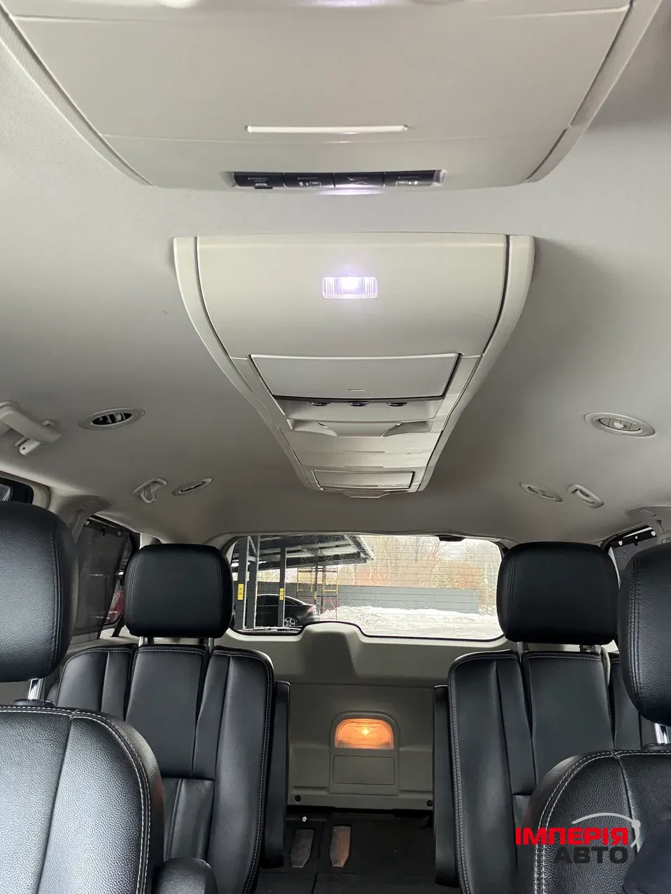 Chrysler Town & Country - фото 8