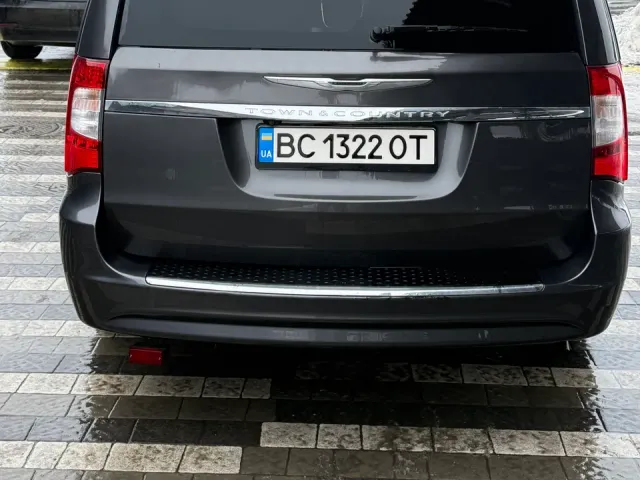 Chrysler Town & Country - фото 2
