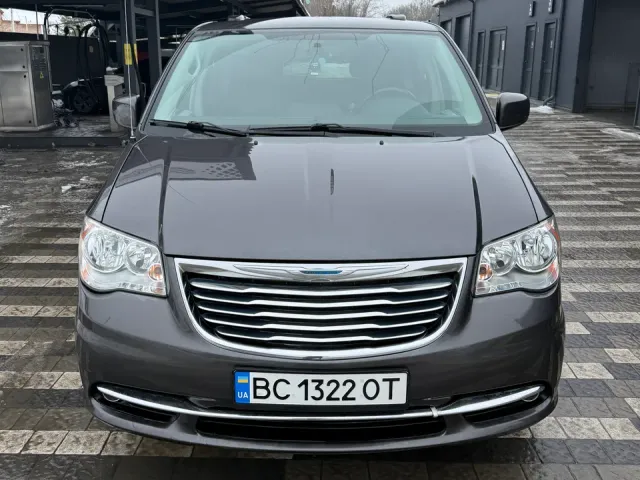 Chrysler Town & Country - фото 1